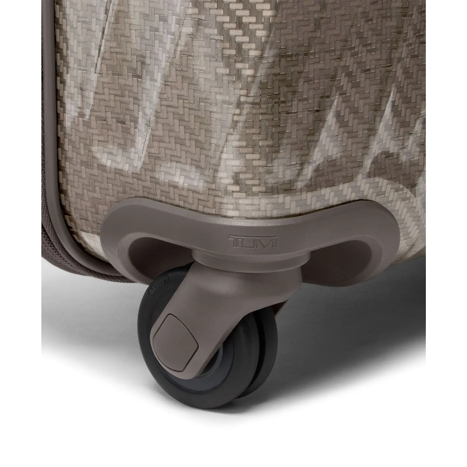 19 Degree Lite Continental 4 Wheel Carry-On